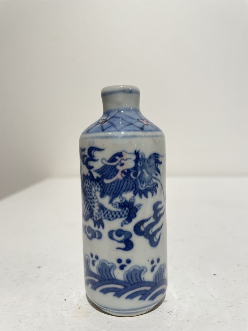 TWO UNDERGLAZE-BLUE AND COPPER-RED SNUFF BOTTLES Kangxi and Qianlong marks, mid 20th century (2) - 14