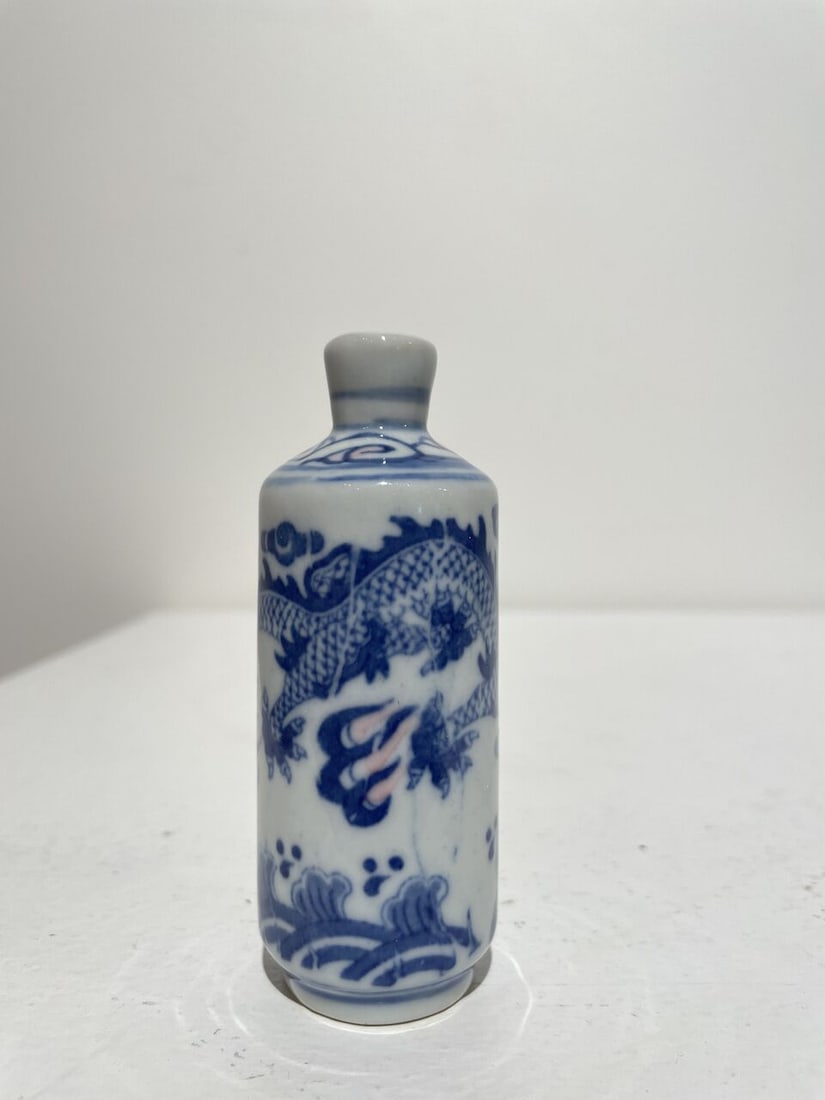 TWO UNDERGLAZE-BLUE AND COPPER-RED SNUFF BOTTLES Kangxi and Qianlong marks, mid 20th century (2) - 5