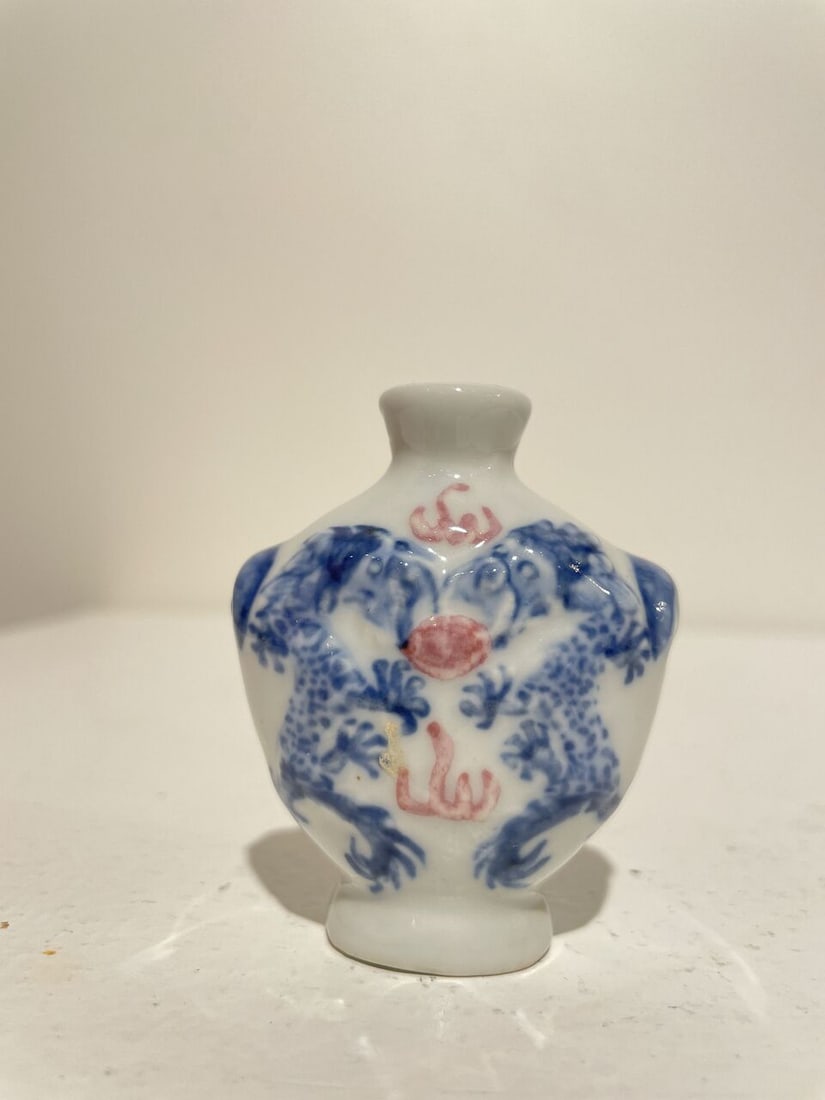 FIVE CERAMIC SNUFF BOTTLES Three with Qianlong and Daoguang marks, 19th/20th century (5) - 7
