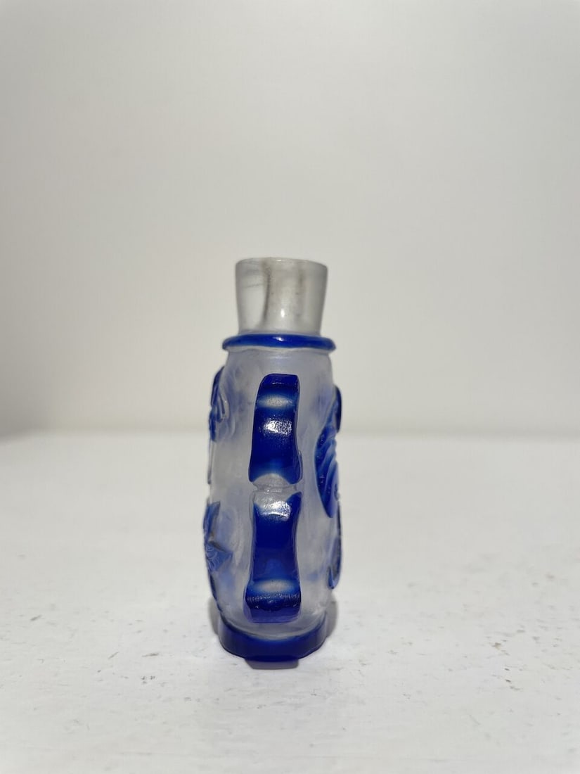 THREE BLUE OVERLAY GLASS AND A SAPPHIRE-BLUE GLASS SNUFF BOTTLES 19th/20th century (4) - 7