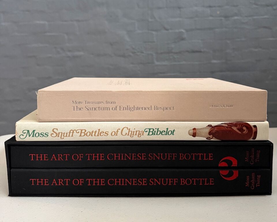 A QUANTITY OF CHINESE SNUFF BOTTLE CATALOGUES AND REFERENCE BOOKS (59) - 3