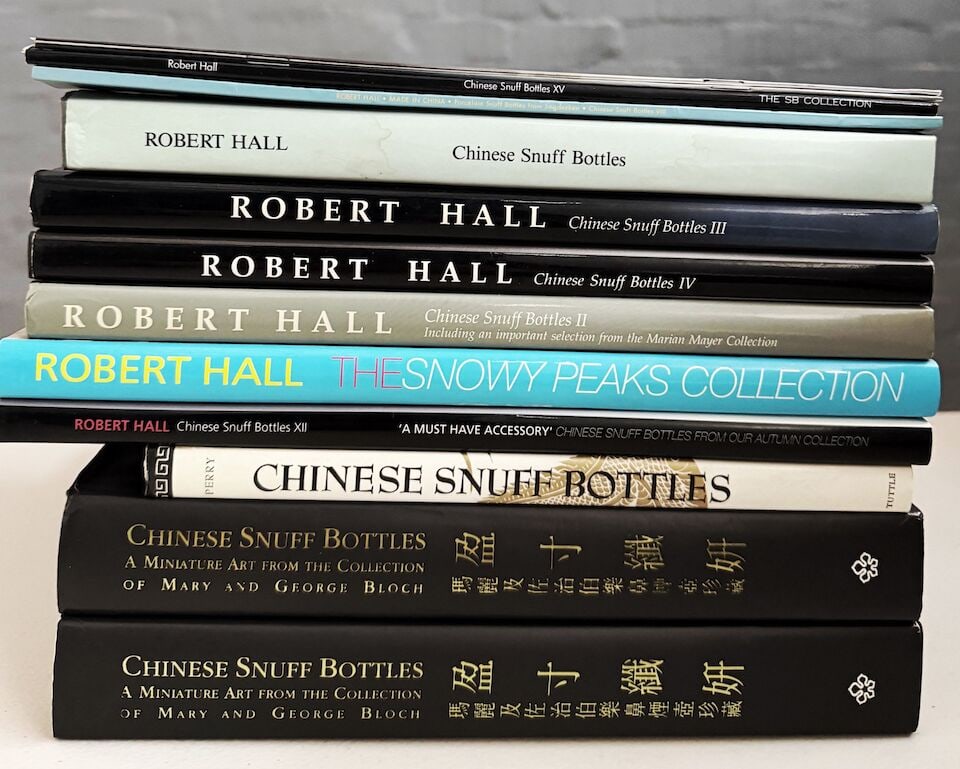 A QUANTITY OF CHINESE SNUFF BOTTLE CATALOGUES AND REFERENCE BOOKS (59) - 4