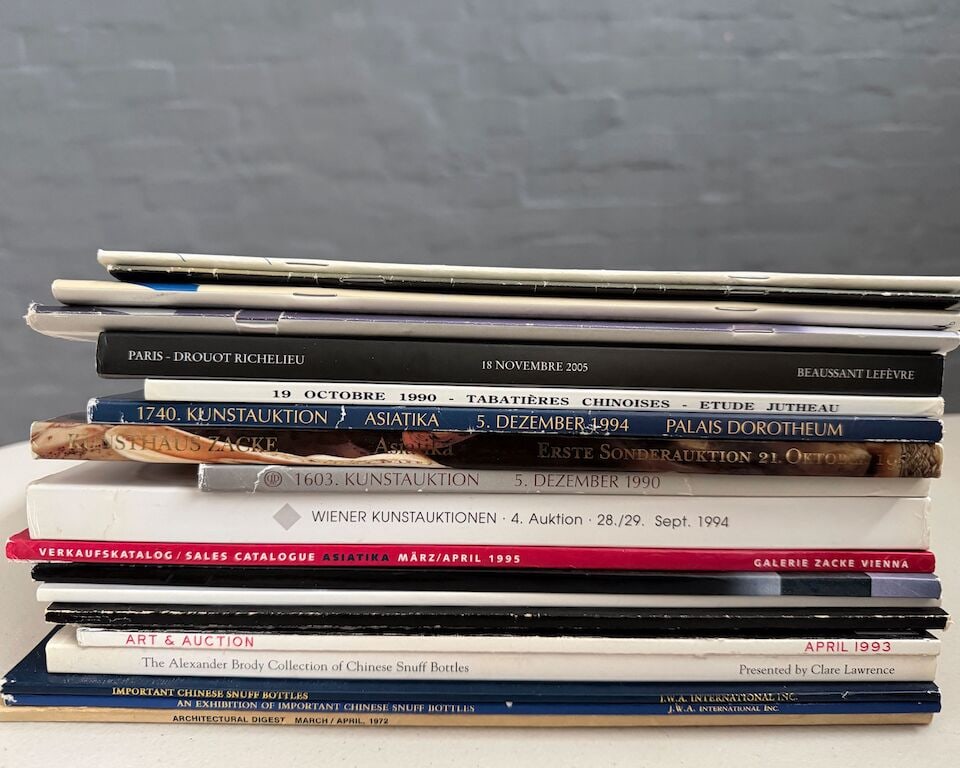A QUANTITY OF CATALOGUES BY UK & EU & US DEALERS AND AUCTION HOUSES (86) - 3