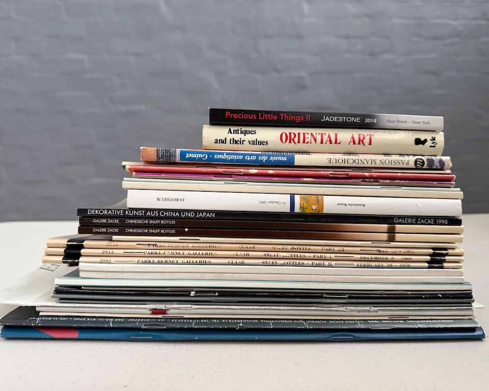 A QUANTITY OF CATALOGUES BY UK & EU & US DEALERS AND AUCTION HOUSES (86) - 4