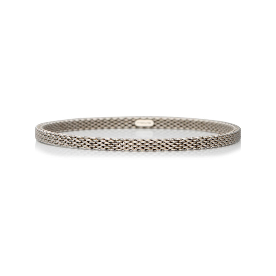 TIFFANY & CO.: A 18K WHITE GOLD BANGLE - 2