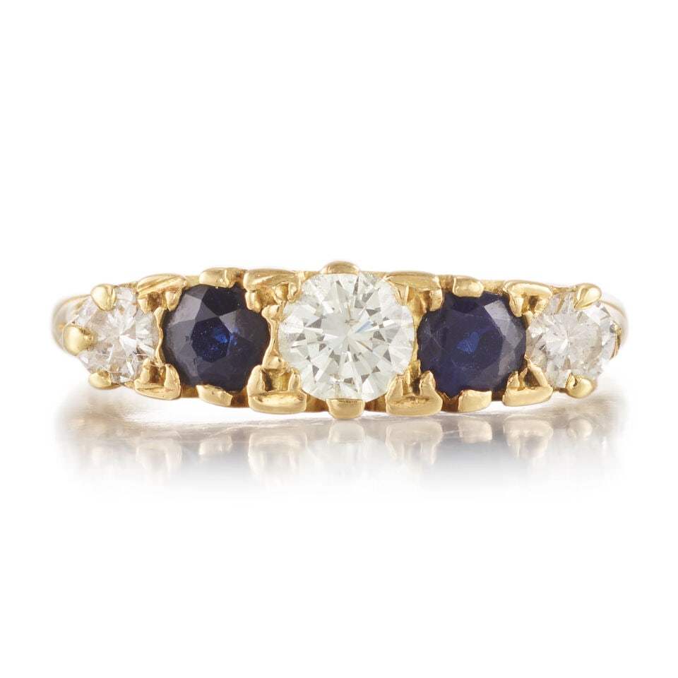18K GOLD, SAPPHIRE AND DIAMOND RING: 18K GOLD, SAPPHIRE AND DIAMOND RING • Three round brilliant cut diamonds weighing approximately 0.63 carat total • Two round shaped sapphire weighing approximately 0.54 carat total
