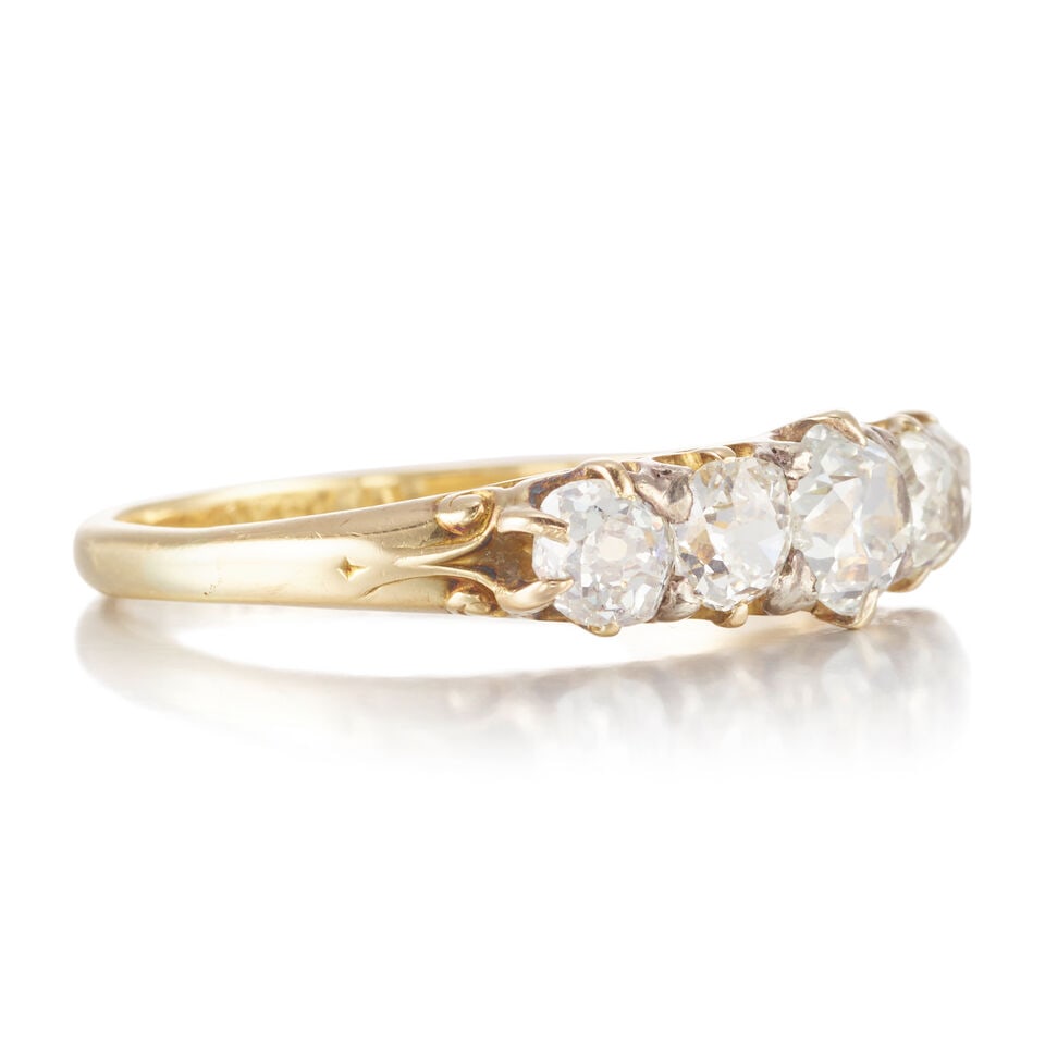 VINTAGE GOLD AND DIAMOND RING - 2