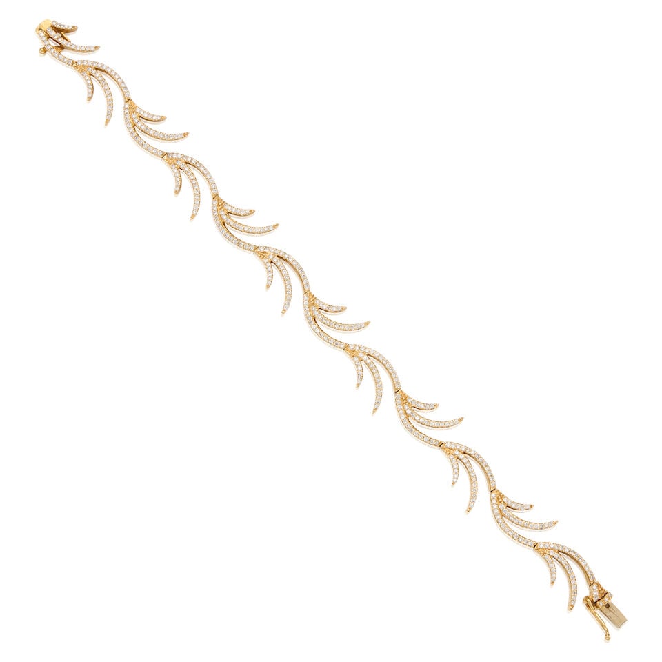 18K YELLOW GOLD AND DIAMOND BRACELET: 18K YELLOW GOLD AND DIAMOND BRACELET • Numerous round shaped diamonds weighing approximately 2.50 carats total • Length 7 in. • Estimated gross weight: 17.1 grams Footnotes: OVERALL