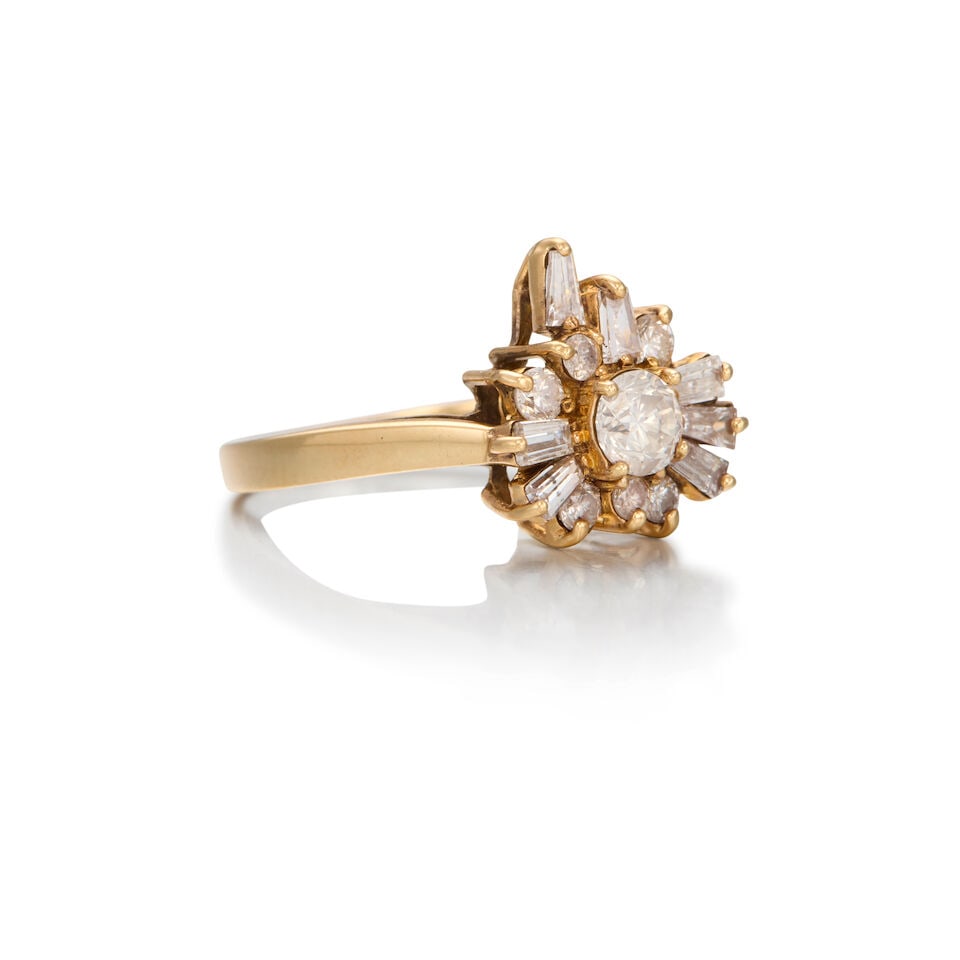 13K YELLOW GOLD AND DIAMOND RING - 2