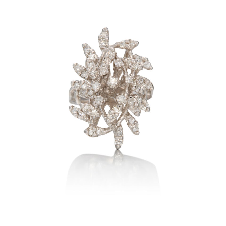 13K WHITE GOLD AND DIAMOND RING (1 of 2)