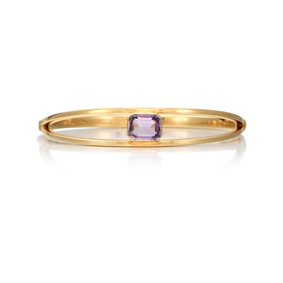 A 14K YELLOW GOLD AND AMETHYST BANGLE - 2