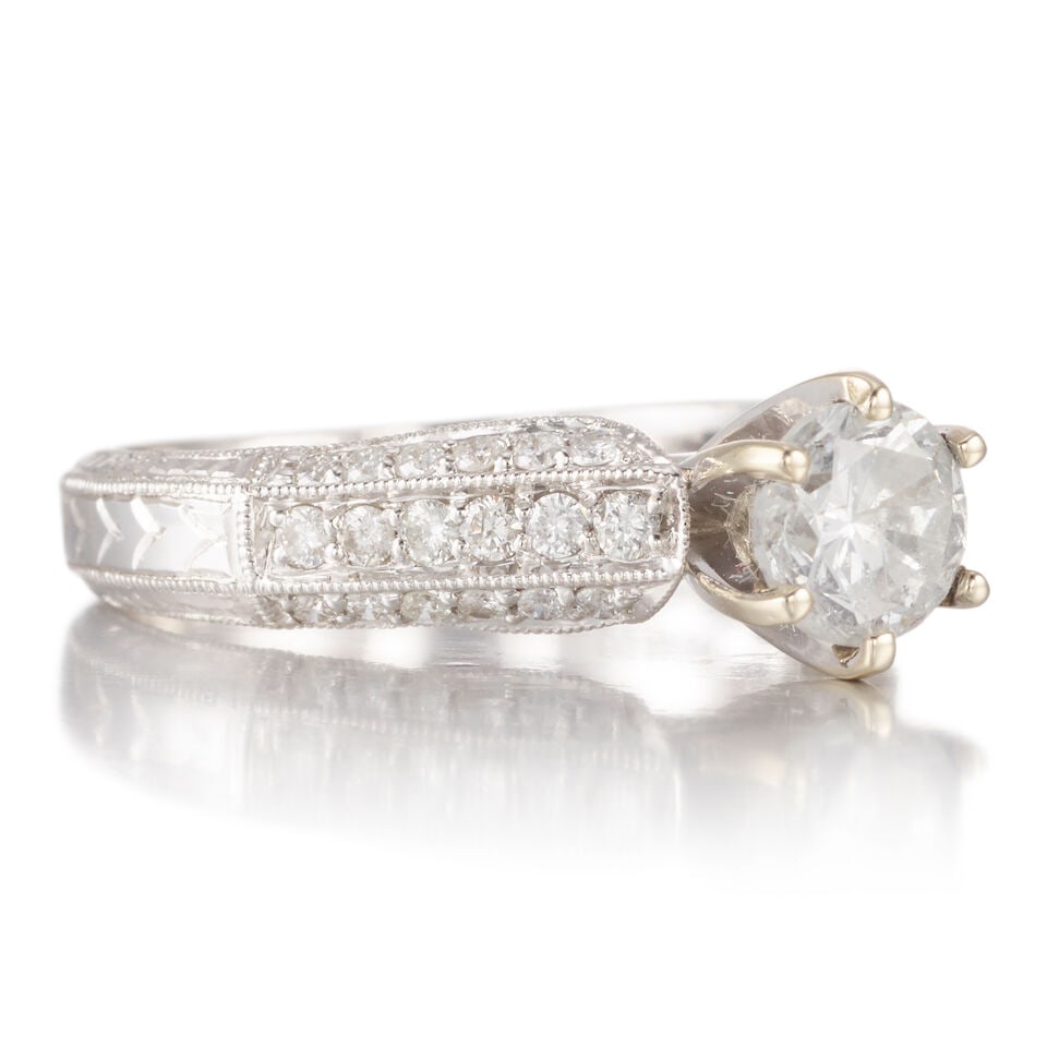 18K WHITE GOLD AND DIAMOND RING - 2