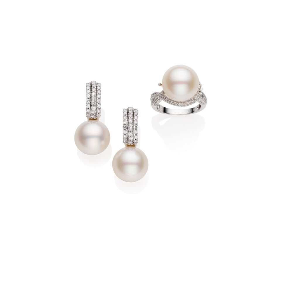 CULTURED PEARL AND DIAMOND EARRING AND RING SUITE: CULTURED PEARL AND DIAMOND EARRING AND RING SUITE South Sea pearl in a pavé-set diamond cross over ring and a pair of three-row claw-set diamond and pearl hoop earrings, ring weight 9.2gm, ring s