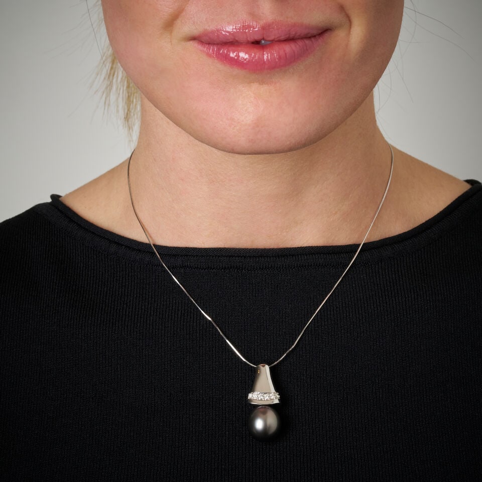 CULTURED PEARL AND DIAMOND PENDANT NECKLACE - 2