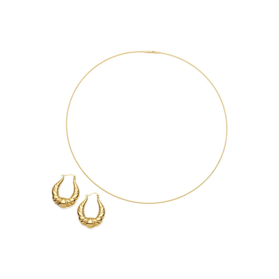 GOLD NECKLACE AND EARRINGS: GOLD NECKLACE AND EARRINGS 1. Gold wire necklace, stamped 750, weight 4.3gm, length 43.5cm. 2. Pair of Unoaerre gold hoop earrings, stamped 375, Italian registration mark, weight 2.8gm, measuring 2.8