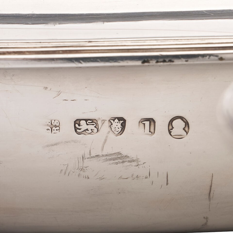 A pair of George III English silver lidded serving dishes, Marks of Daniel Smith & Robert Sharp,... - 3