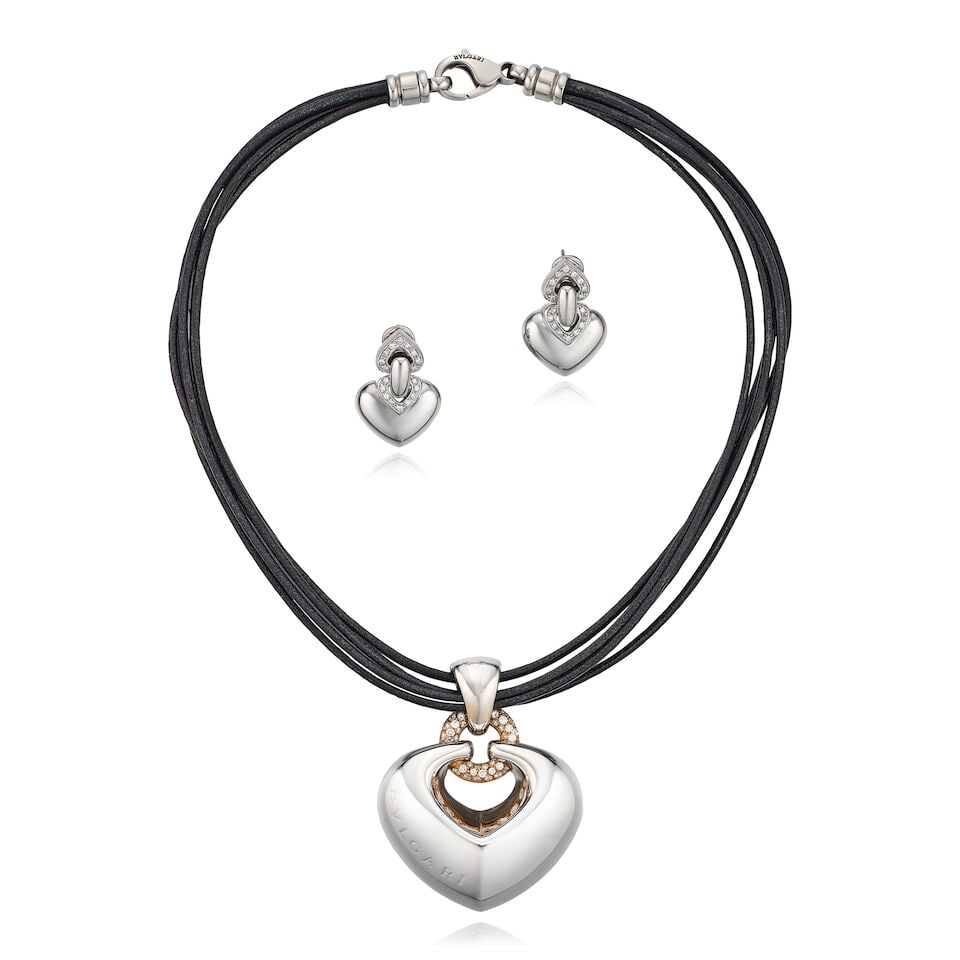 BULGARI: DIAMOND 'DOPPIO CUORE' PENDANT NECKLACE AND EARRING SET (2): BULGARI: DIAMOND 'DOPPIO CUORE' PENDANT NECKLACE AND EARRING SET 寶格麗：鑽石「Doppio