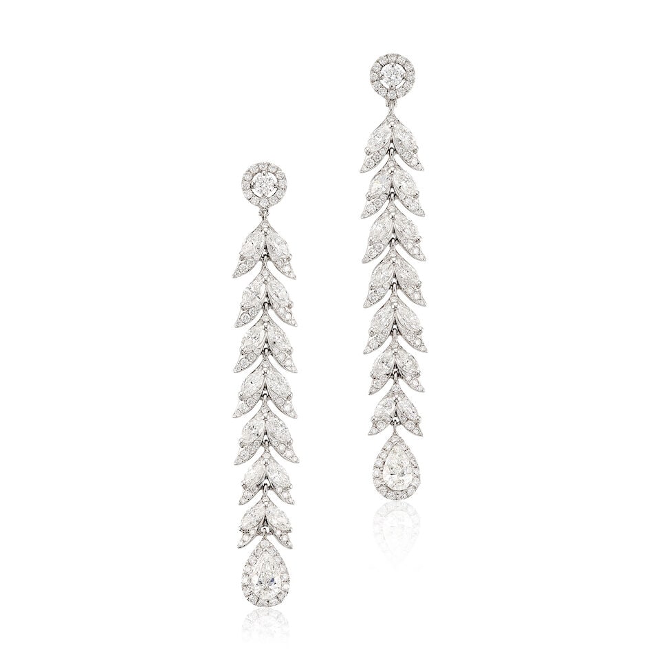 PAIR OF DIAMOND DANGLE EARRINGS: PAIR OF DIAMOND DANGLE EARRINGS 鑽石耳環 Diamonds: approx. 4.15cts Metal: 18 karat white gold Length: 6.0cm Gross weight: 11.4g Footnotes: CONDITION REPORT In excellent