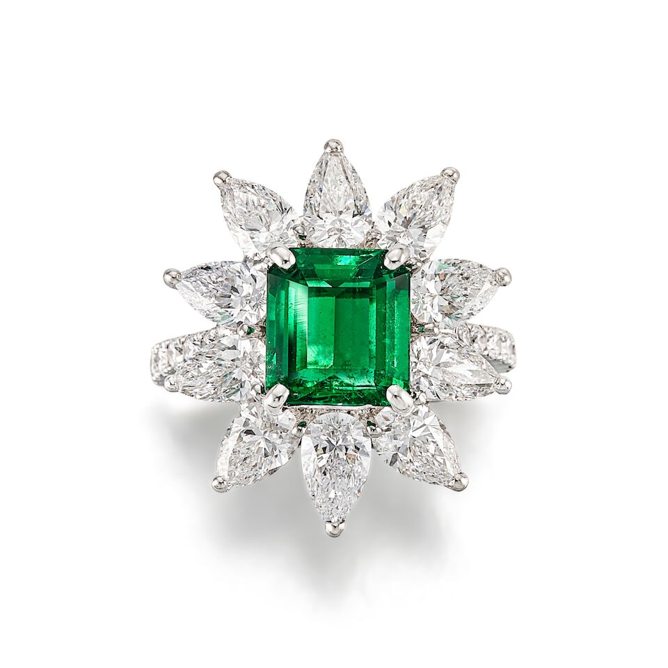 EMERALD AND DIAMOND RING (1 of 5)