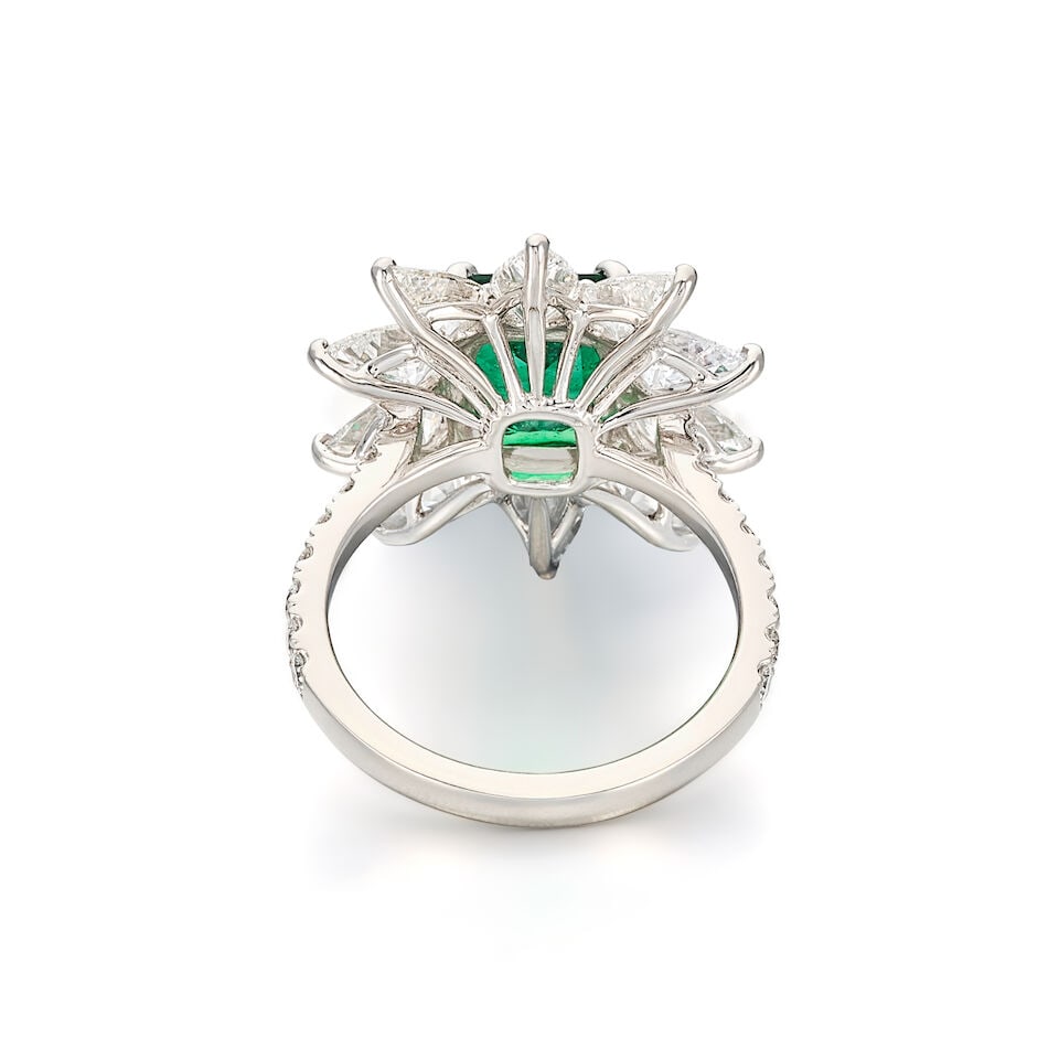 EMERALD AND DIAMOND RING - 3