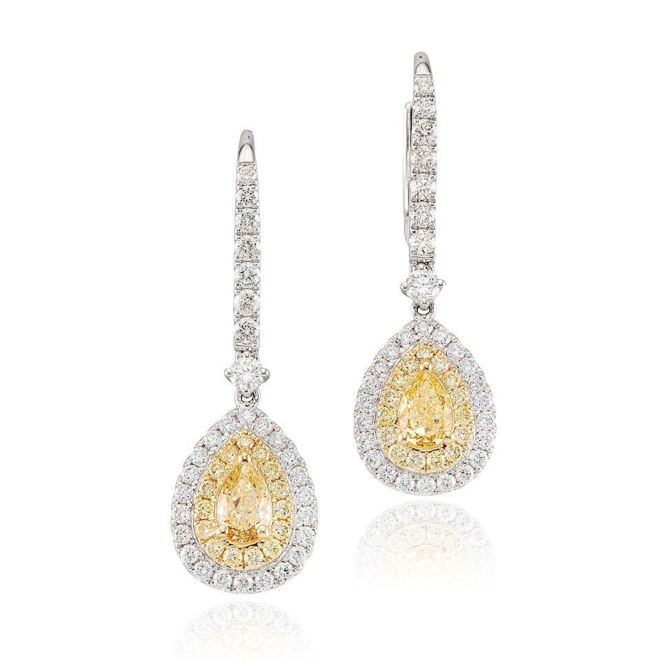 PAIR OF COLOURED DIAMOND AND DIAMOND PENDENT EARRINGS: PAIR OF COLOURED DIAMOND AND DIAMOND PENDENT EARRINGS 彩色鑽石配鑽石吊墜耳環 Principal coloured diamonds: stamped 1.02cts Remaining