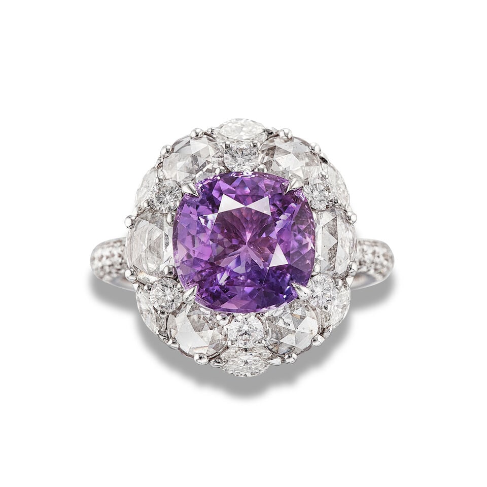 COLOURED SAPPHIRE AND DIAMOND RING: COLOURED SAPPHIRE AND DIAMOND RING 天然紫色剛玉配鑽石戒指 Certificates: SIG, purple sapphire, natural, pinkish purple, Sri Lanka