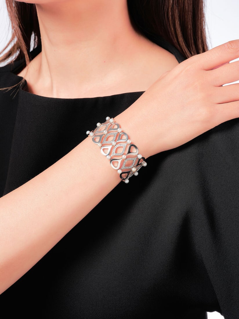 CHOPARD: CULTURED PEARL AND DIAMOND 'PUSHKIN' BRACELET: CHOPARD: CULTURED PEARL AND DIAMOND 'PUSHKIN' BRACELET 蕭邦：養殖珍珠配鑽石「Pushkin」手鍊 Signature: Chopard,