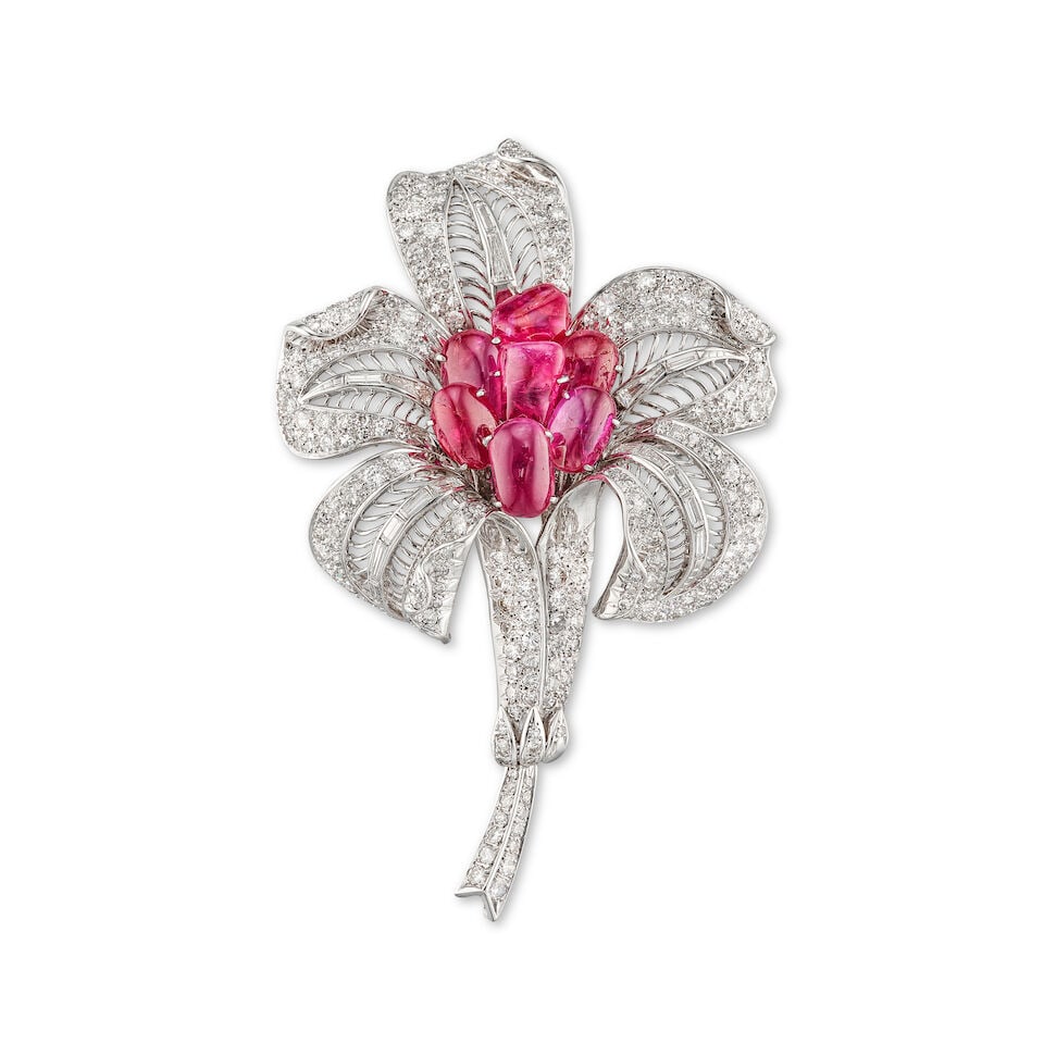 RUBY AND DIAMOND FLORAL BROOCH: RUBY AND DIAMOND FLORAL BROOCH 紅寶石配鑽石別針 Metal: 14 and 8 karat white gold, and silver; pin in copper Length: 8.8cm Gross weight: 46.2g Footnotes: