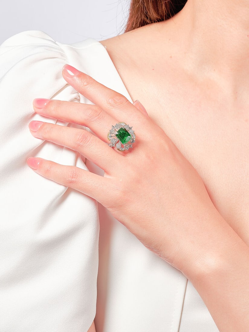 TSAVORITE GARNET, COLOURED DIAMOND AND DIAMOND RING/PENDANT - 2