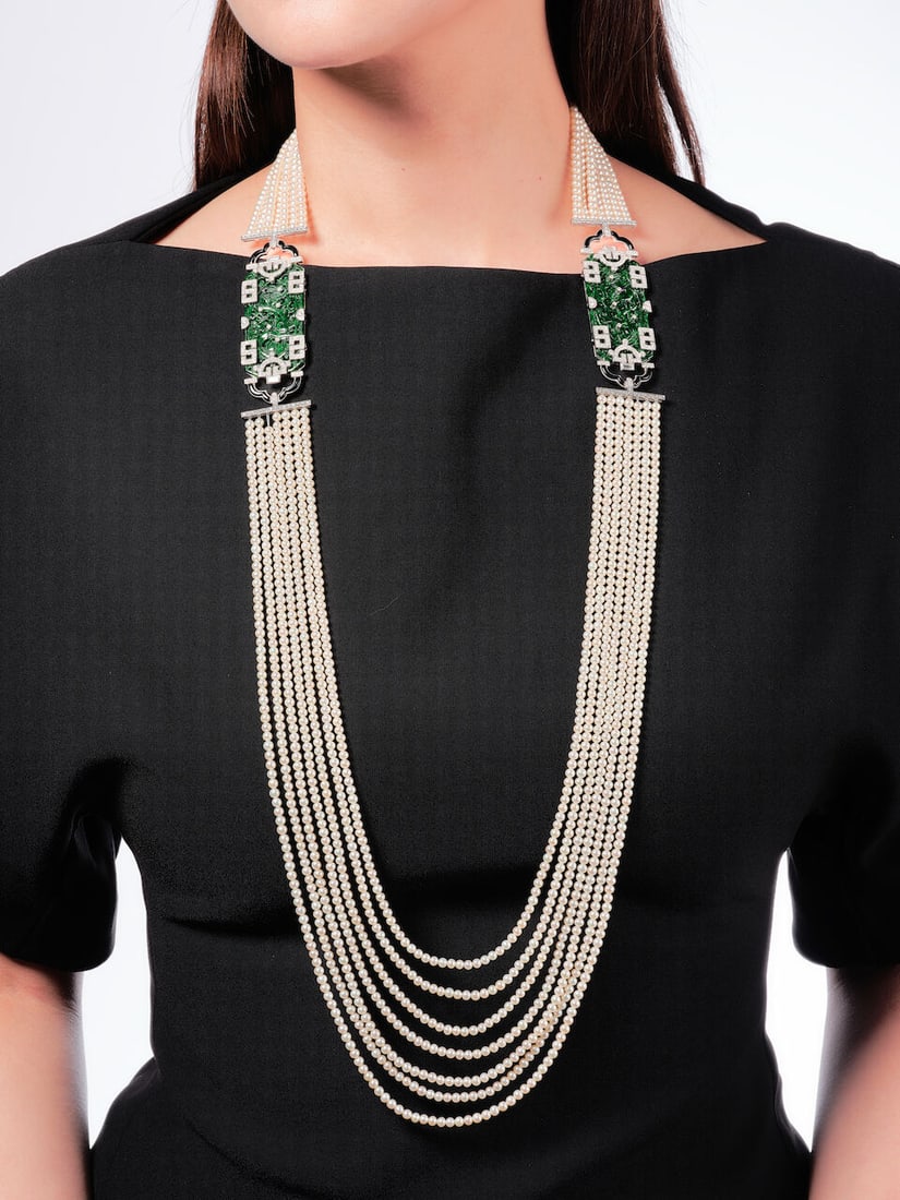 JADEITE, CULTURED PEARL AND DIAMOND LONGCHAIN NECKLACE: JADEITE, CULTURED PEARL AND DIAMOND LONGCHAIN NECKLACE 天然翡翠配養殖珍珠及鑽石項鍊 Certificate: GIA, selected jadei