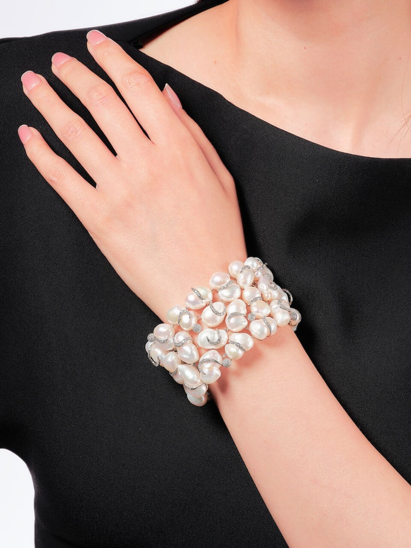 BAROQUE CULTURED PEARL AND DIAMOND BRACELET - 2