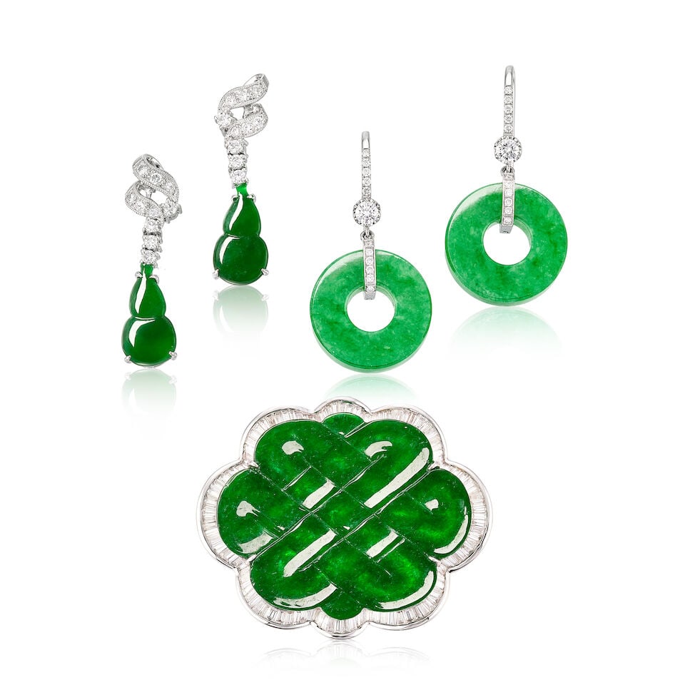 JADEITE AND DIAMOND 'ENDLESS KNOT' BROOCH; AND TWO PAIRS OF JADEITE AND DIAMOND PENDENT EARRINGS...: JADEITE AND DIAMOND 'ENDLESS KNOT' BROOCH; AND TWO PAIRS OF JADEITE AND DIAMOND PENDENT