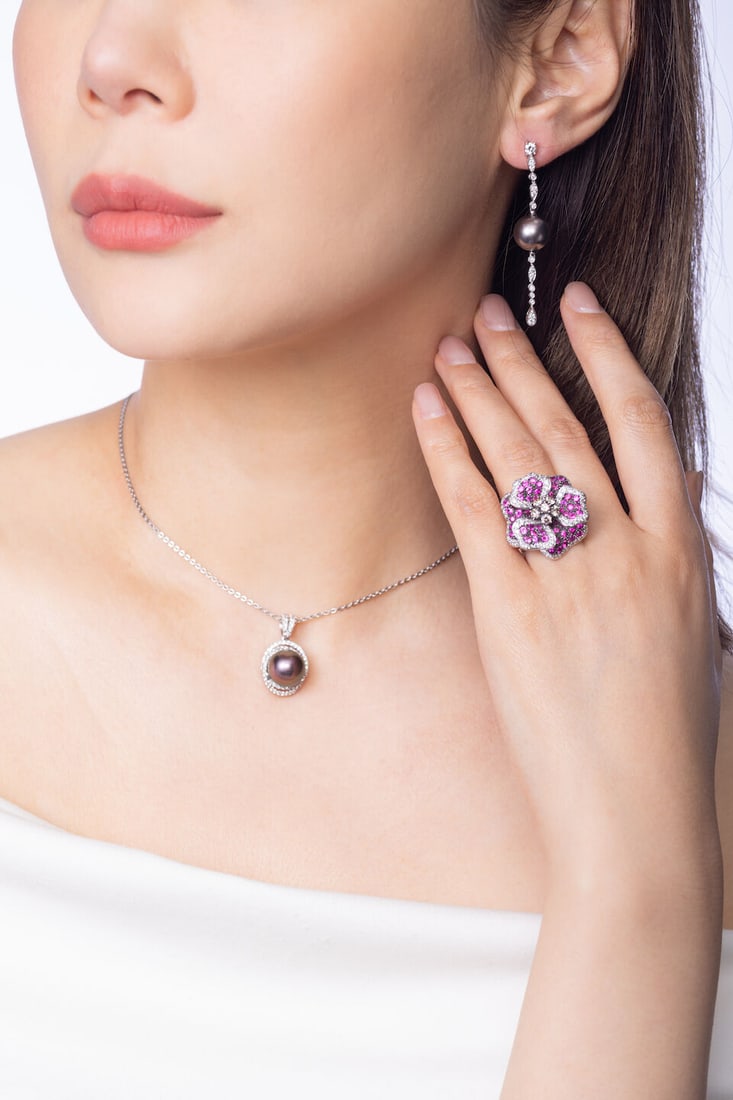 GROUP OF CULTURED PEARL, GEM-SET, COLOURED DIAMOND AND DIAMOND JEWELLERY (3) - 2