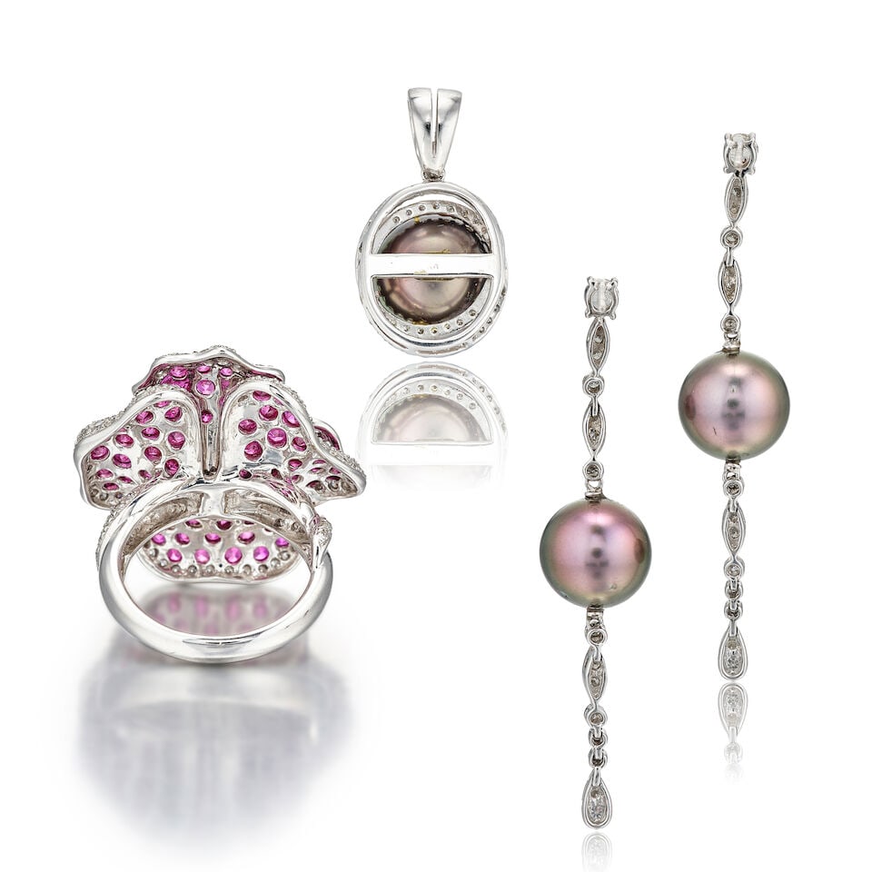 GROUP OF CULTURED PEARL, GEM-SET, COLOURED DIAMOND AND DIAMOND JEWELLERY (3) - 3