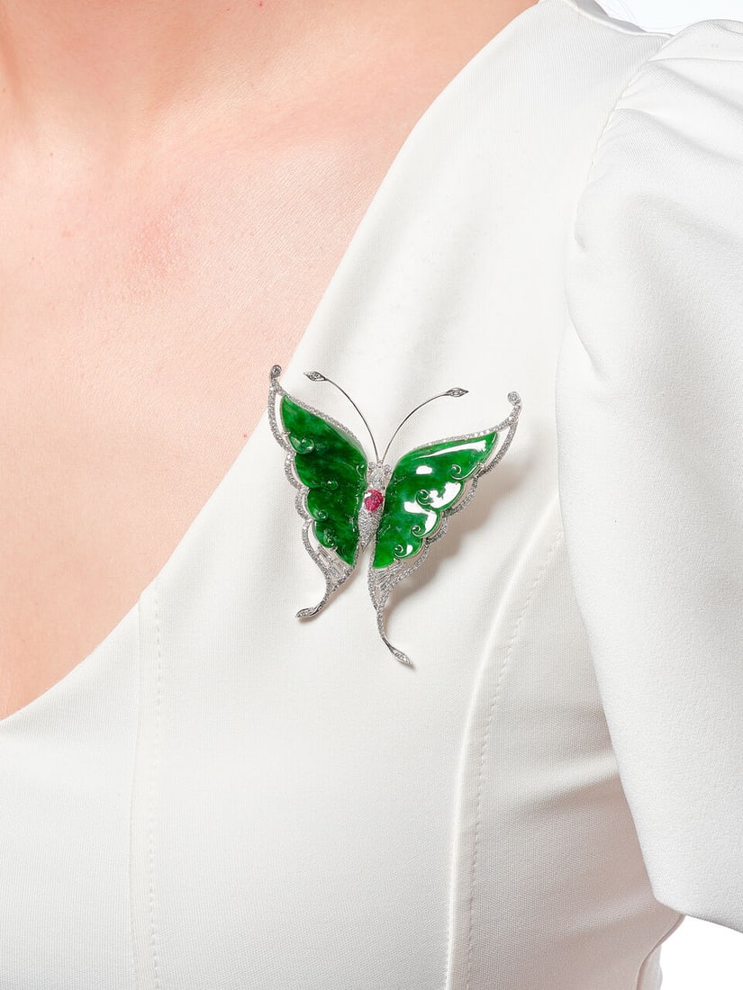 JADEITE, GEM-SET AND DIAMOND 'BUTTERFLY' BROOCH/PENDANT - 3