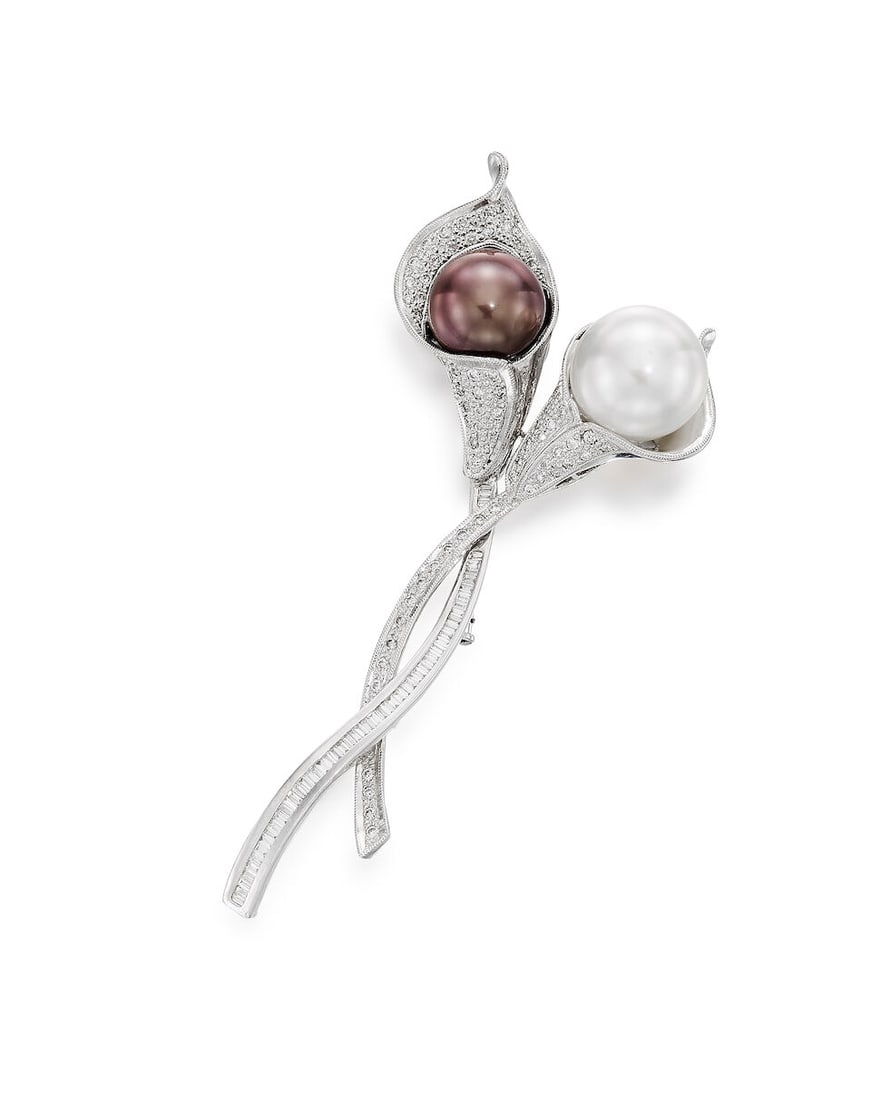 BICOLOURED CULTURED PEARL AND DIAMOND 'TULIP' BROOCH: BICOLOURED CULTURED PEARL AND DIAMOND 'TULIP' BROOCH 雙色養殖珍珠配鑽石「鬱金香」別針 Cultured pearls: