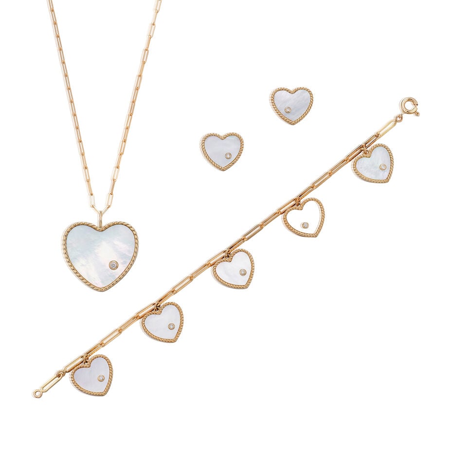 YVONNE LÉON: MOTHER-OF-PEARL, ONYX AND DIAMOND 'THE HEARTS' SUITE (3): YVONNE LÉON: MOTHER-OF-PEARL, ONYX AND DIAMOND 'THE HEARTS' SUITE Yvonne Léon：珍珠貝母配縞瑪瑙及鑽石「The