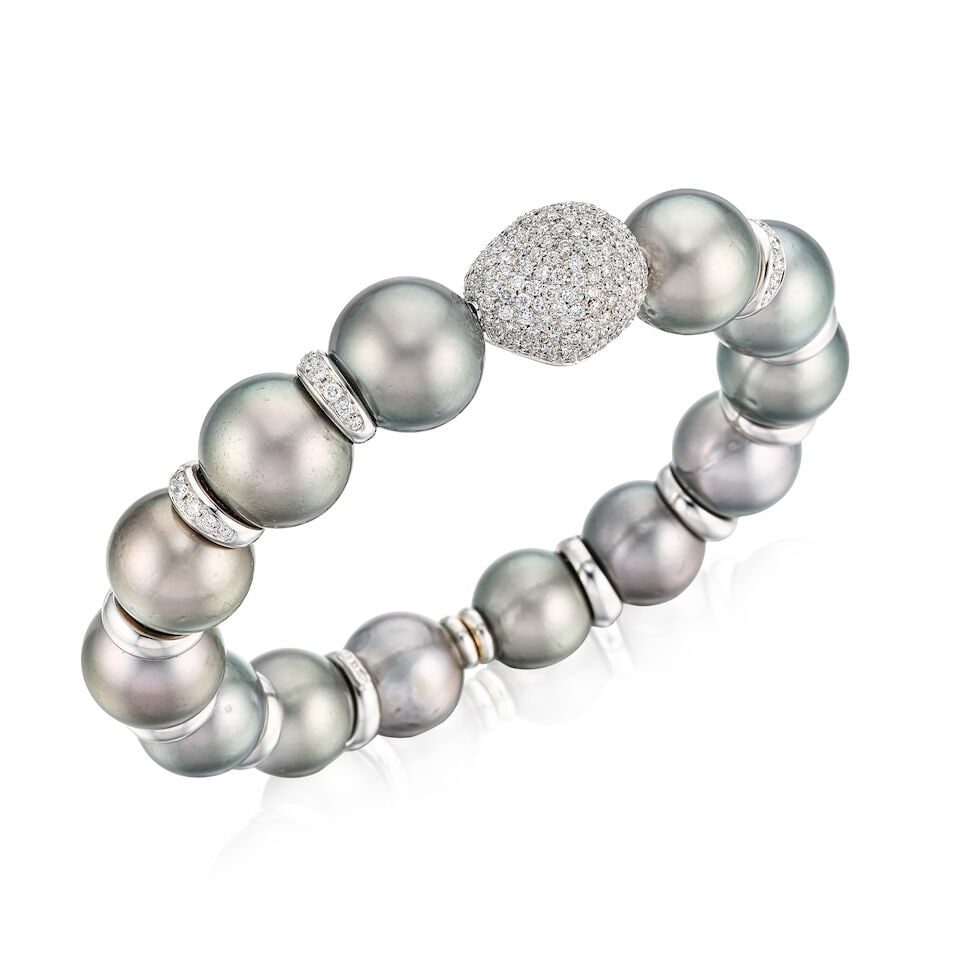 CULTURED PEARL AND DIAMOND BANGLE: CULTURED PEARL AND DIAMOND BANGLE 養殖珍珠配鑽石手鐲 Cultured pearls: approx. 14.88 - 12.30mm Metal: 18 karat white gold Inner circumference: