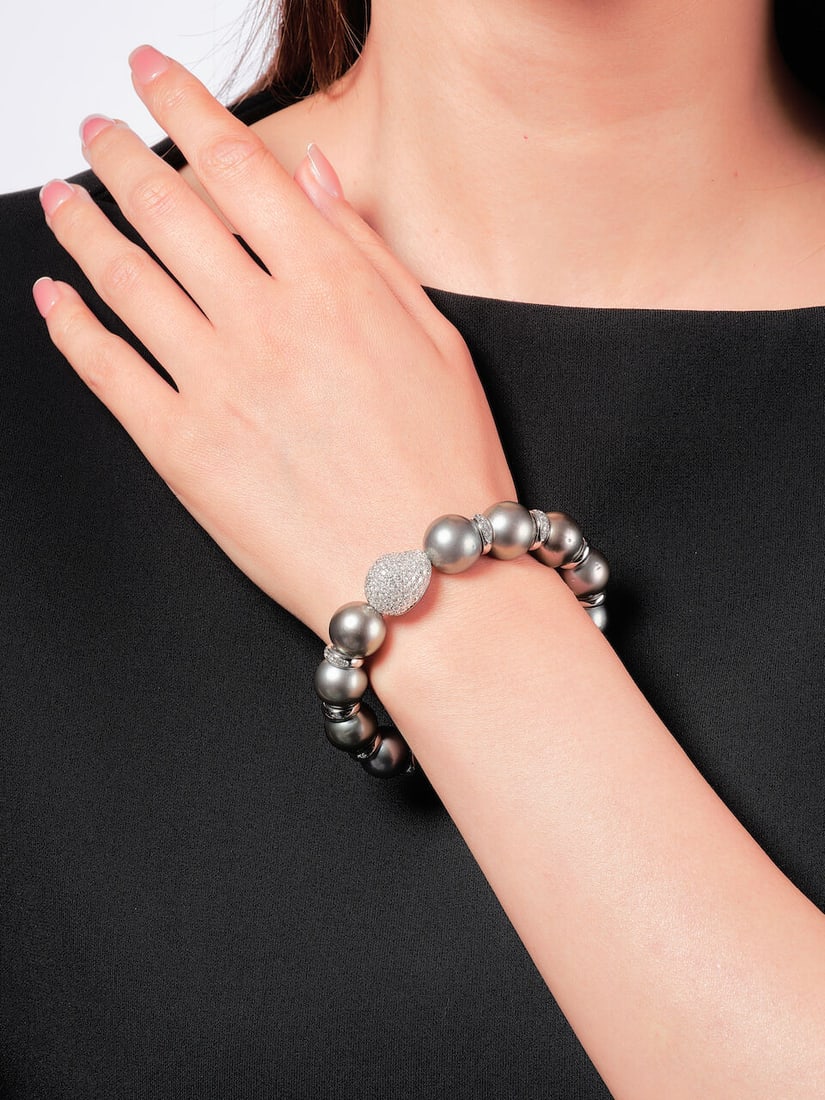 CULTURED PEARL AND DIAMOND BANGLE - 2