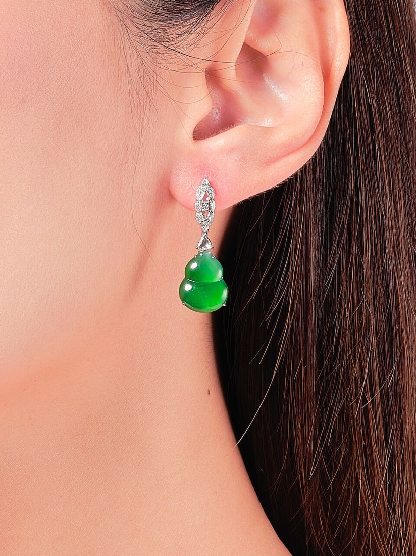 PAIR OF JADEITE AND DIAMOND 'GOURD' PENDENT EARRINGS - 2