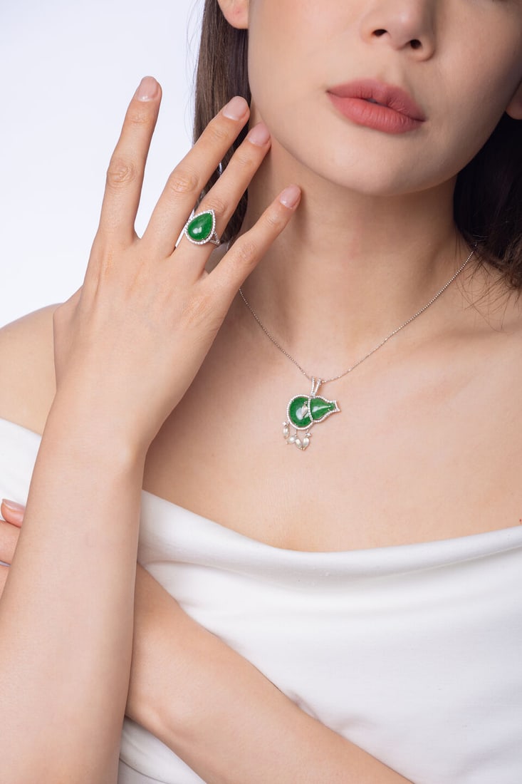 JADEITE, COLOURED JADEITE AND DIAMOND 'GOURD' PENDANT NECKLACE AND RING (2) - 2