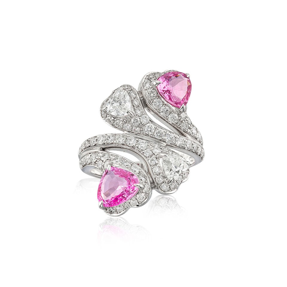 PINK SAPPHIRE AND DIAMOND RING: PINK SAPPHIRE AND DIAMOND RING 粉紅色剛玉配鑽石戒指 Certificate: GIA, selected sapphire, natural, pink, unheated (2517884106, 30 April