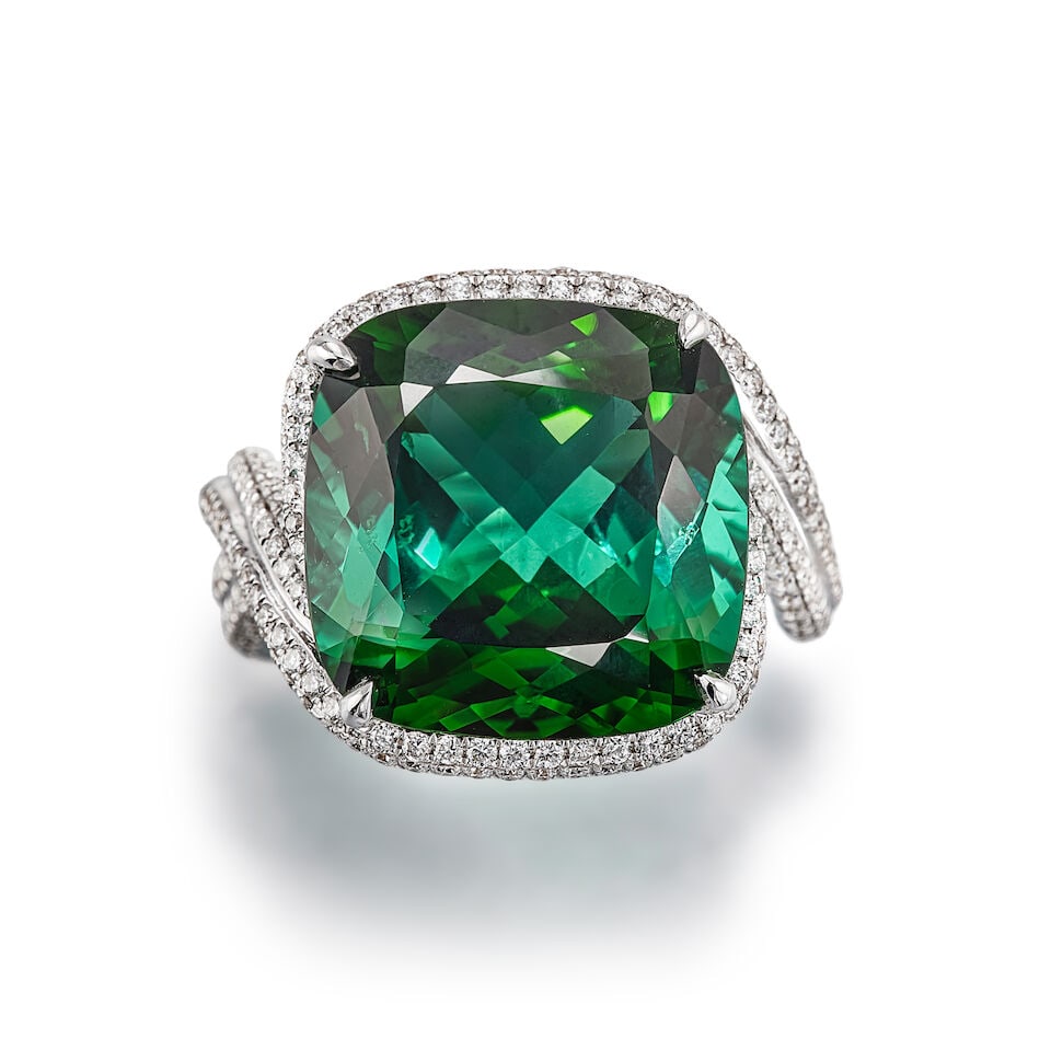 TOURMALINE AND DIAMOND RING: TOURMALINE AND DIAMOND RING 天然碧璽配鑽石戒指 Certificate: SIG, tourmaline, natural, 11.62cts, bluish green, application of heat treatment is