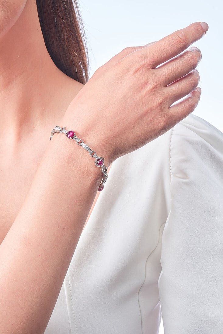 STAR RUBY AND DIAMOND BRACELET, CIRCA 1935 - 2