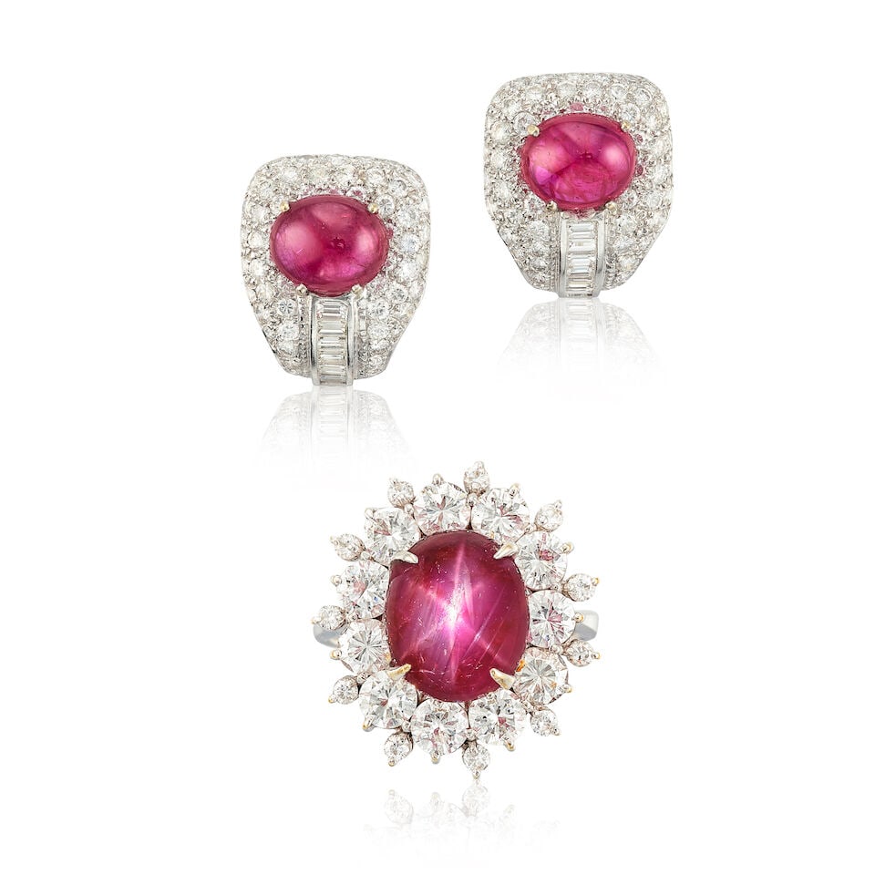 STAR RUBY AND DIAMOND RING; AND PAIR OF RUBY AND DIAMOND EARRINGS (2): STAR RUBY AND DIAMOND RING; AND PAIR OF RUBY AND DIAMOND EARRINGS 星光紅寶石配鑽石戒指，及紅寶石配໙