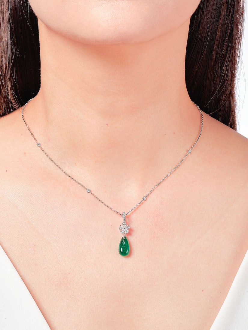 EMERALD AND DIAMOND PENDANT NECKLACE - 2