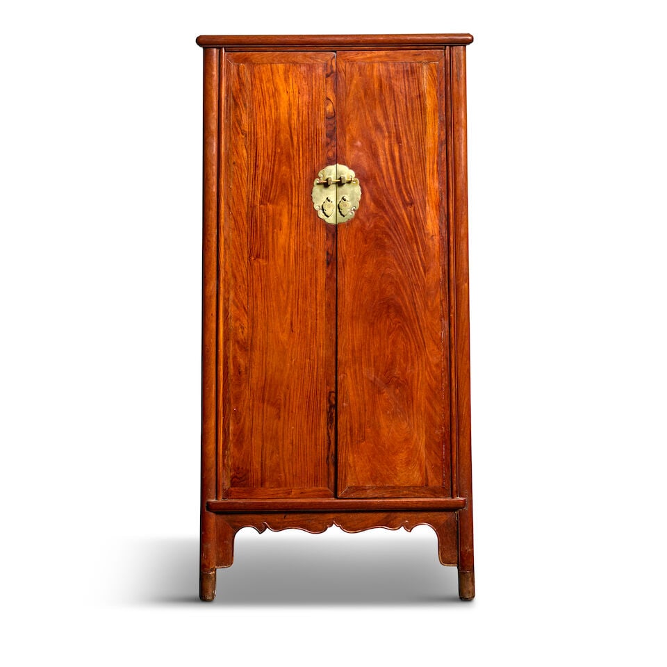 A HUANGHUALI CORNER-LEG TAPERED CABINET 19th/20th century - 2