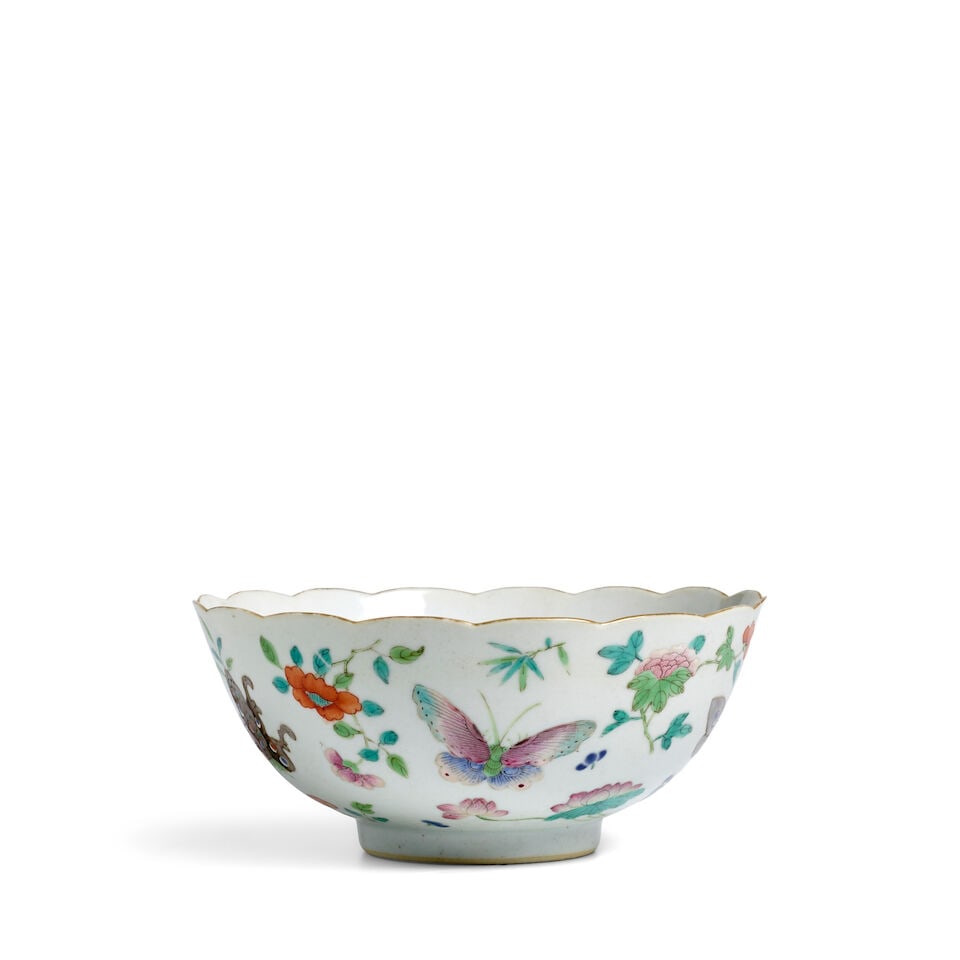 A GILT-RIMMED FAMILLE-ROSE 'BUTTERFLIES AND FLOWER' BOWL Jiaqing mark, 19th century - 2