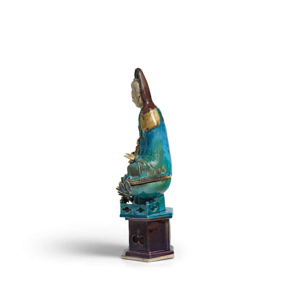 A FAHUA SEATED FIGURE OF GUANYIN AND STAND Qing Dynasty - 3