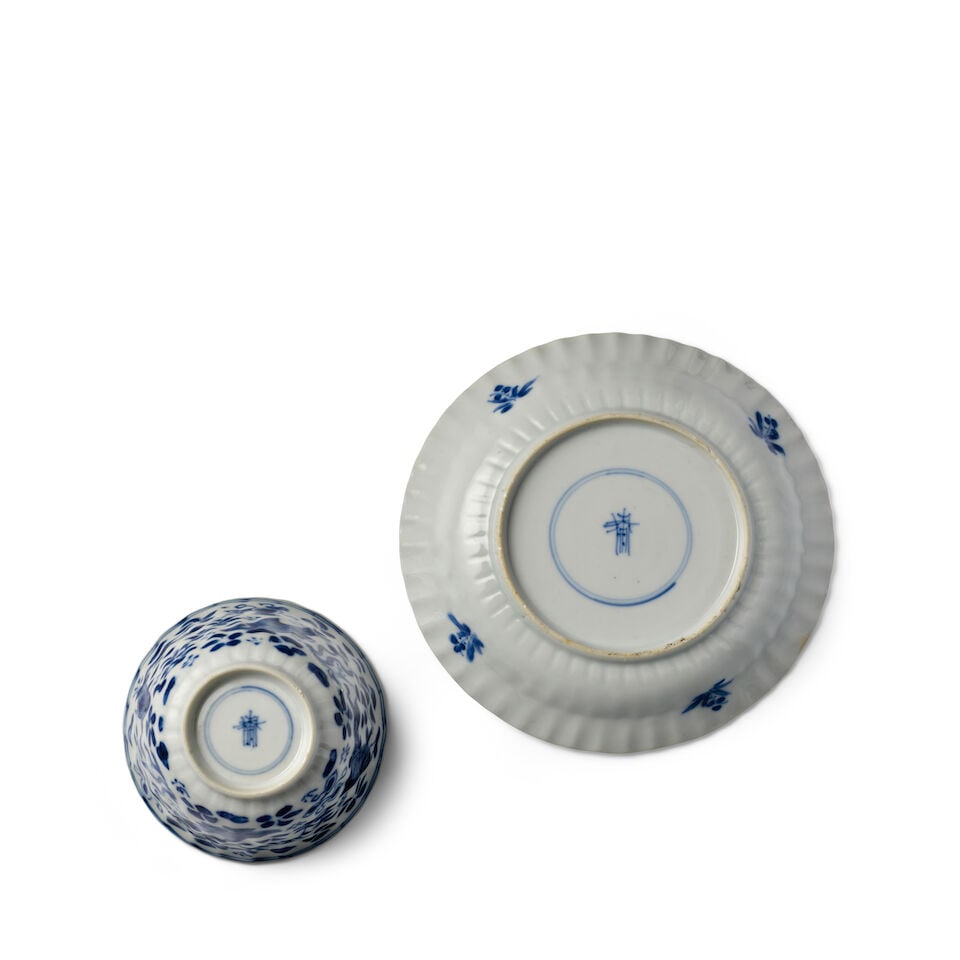 A BLUE AND WHITE 'FISH AND CRAB' CUP AND SAUCER DISH Kangxi period (2) - 3